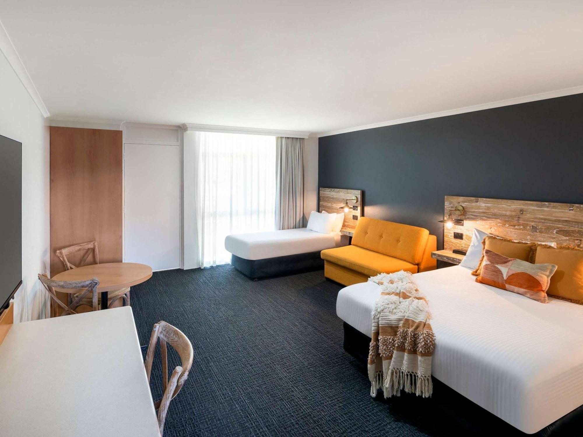 Hotel Ibis Styles Orange Exterior foto